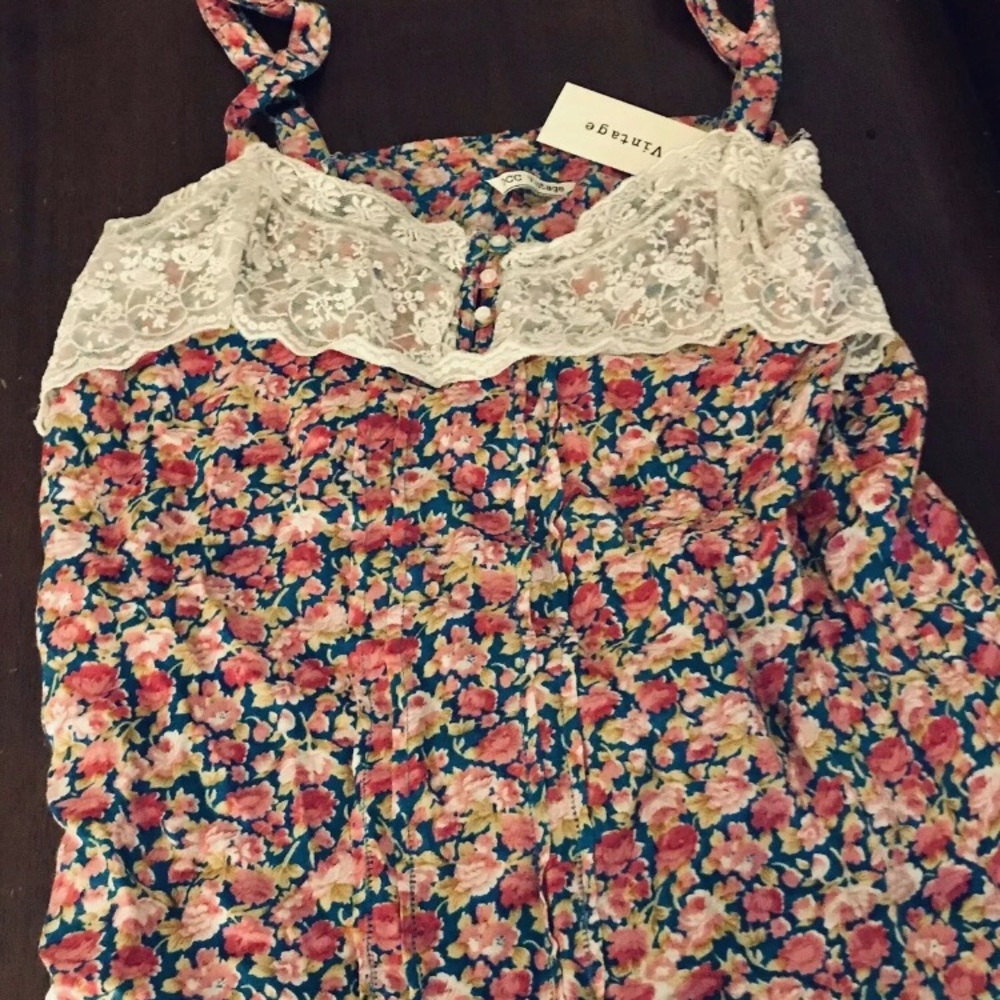 Dcc Vintage Floral Sleeveless Top W/ Lace, Medium
